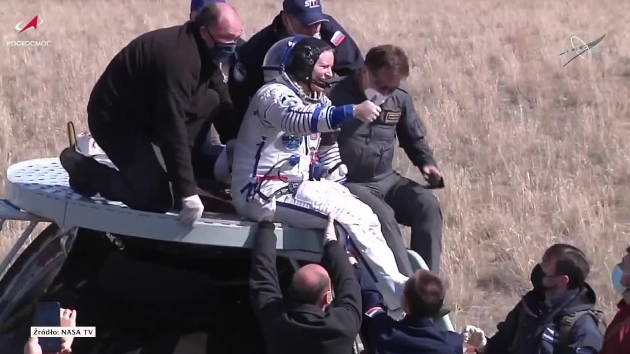 Troje astronautów wróciło z Międzynarodowej Stacji Kosmicznej.