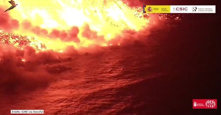 Lawa z wulkanu na La Palmie dotarła do Oceanu Atlantyckiego. Ostrzeżenia przed toksycznymi gazami