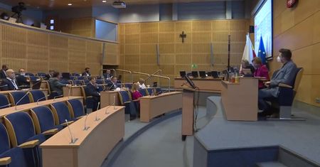 Małopolski sejmik nie uchylił uchwały “anty-LGBT”. Region może stracić miliardy z unijnych dotacji