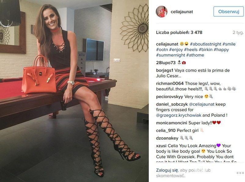 Celia Jaunat to fanka drogich marek. Ale przełamuje je tańszymi dodatkami. Na zdj. w kreacji Balmain i butach Zara