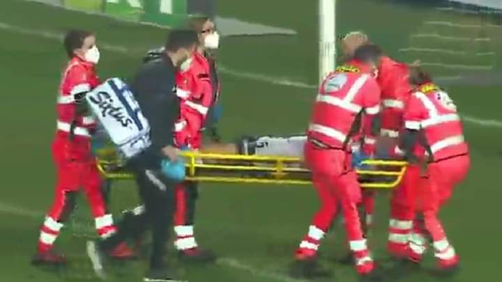  / Kamil Glik znoszony z boiska