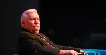 Część ofiar donosów "Bolka" broni go i wybacza. Niezależnie od tego, czy był nim Lech Wałęsa