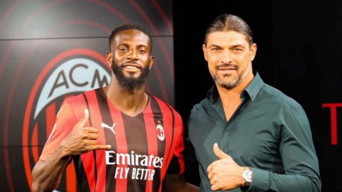 Zdjęcie okładkowe artykułu: Twitter /  / Tiemoue Bakayoko i Andy Bara po transferze piłkarza do Milanu