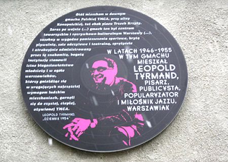 Marcinkiewicz w kolorowych skarpetkach odsłonił tablicę Tyrmanda