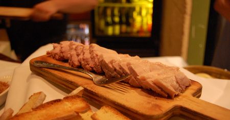 Pieczona peklowana szynka wieprzowa bez kości (ok. 13% tłuszczu) w puszce