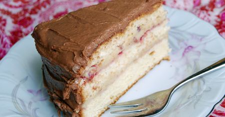Ciasto biszkoptowe w polewie czekoladowej