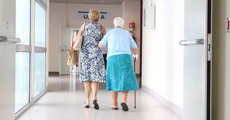 Tylko dwie osoby pracują na jednego emeryta, będzie gorzej. Roboty mogłyby uratować system emerytalny