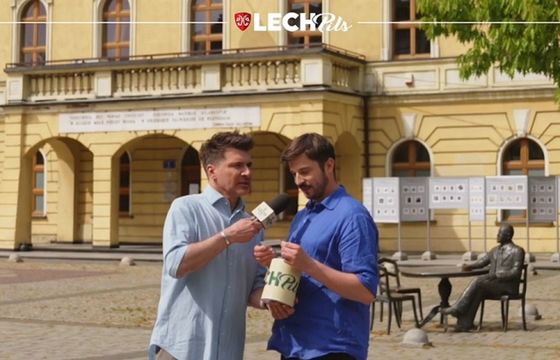 Tomasz Kammel odpytywany przez Wielkopolan w kampanii piwa Lech Pils