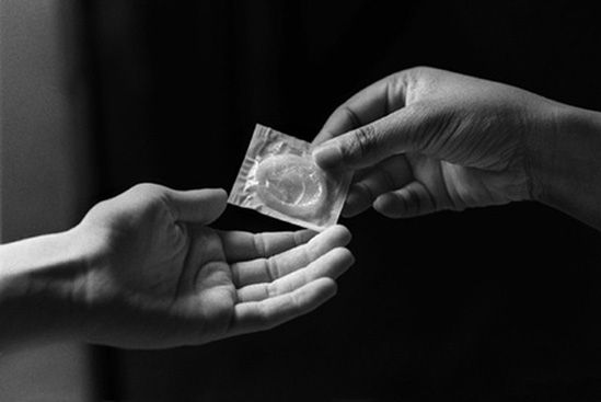 Prezerwatywy tylko dla pełnoletnich?