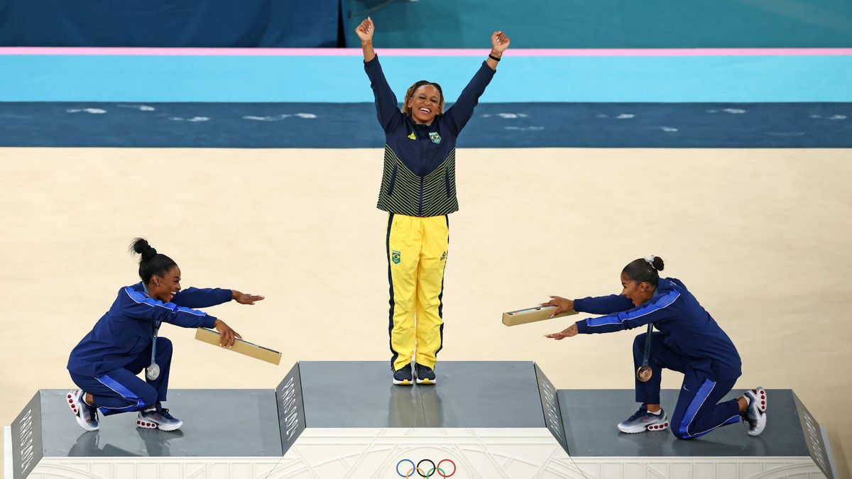 Zdjęcie okładkowe artykułu: Getty Images / Elsa/Getty Image / Gest Simone Biles i Jordan Chiles wobec Rebeki Andrade