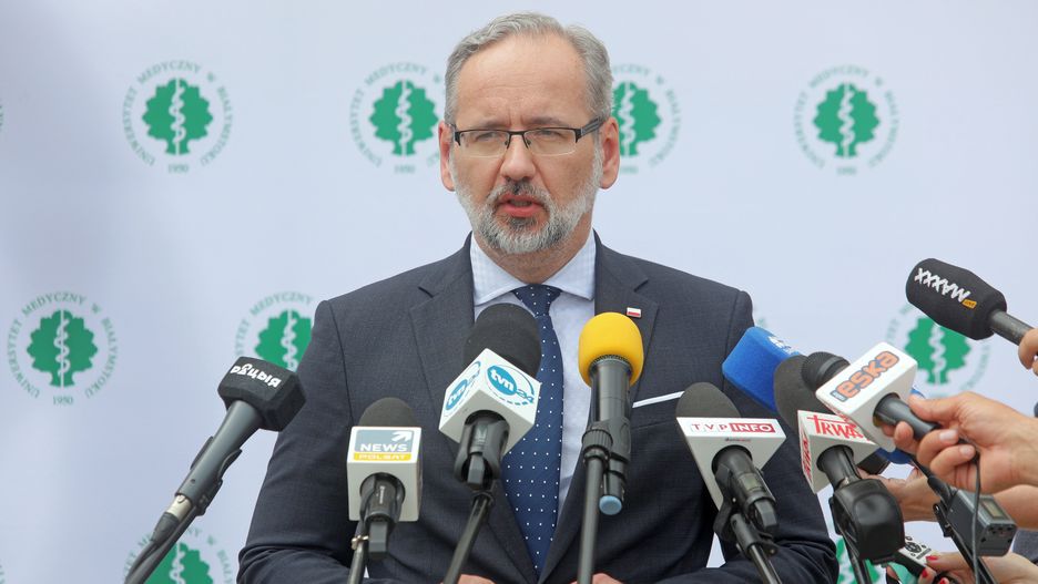 Obostrzenia dla podróżujących. Będą zmiany? Minister zdrowia Adam Niedzielski wyjaśnia 