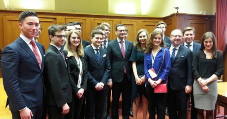 Zaczęła się już walka o polskich studentów za granicą. PZU chce nawet współfinansować uczelnię w Nowym Jorku lub w Londynie
