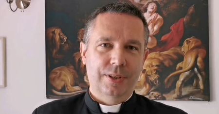 Ksiądz o dzieciach w kościele. "Mam ochotę przerwać kazanie"