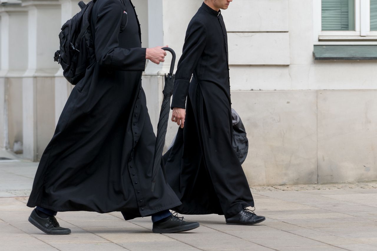 Były ksiądz ujawnia. "Przez pół roku żyłem z kobietą"