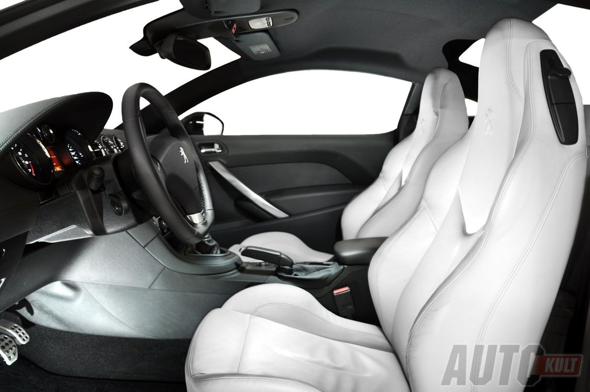 Peugeot RCZ 1,6 THP 200 KM test wnętrze