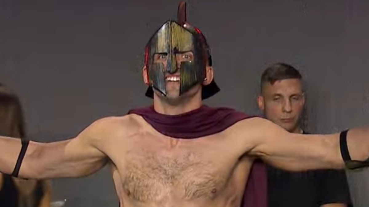 Na zdjęciu Robert Pasut podczas ceremonii ważenia