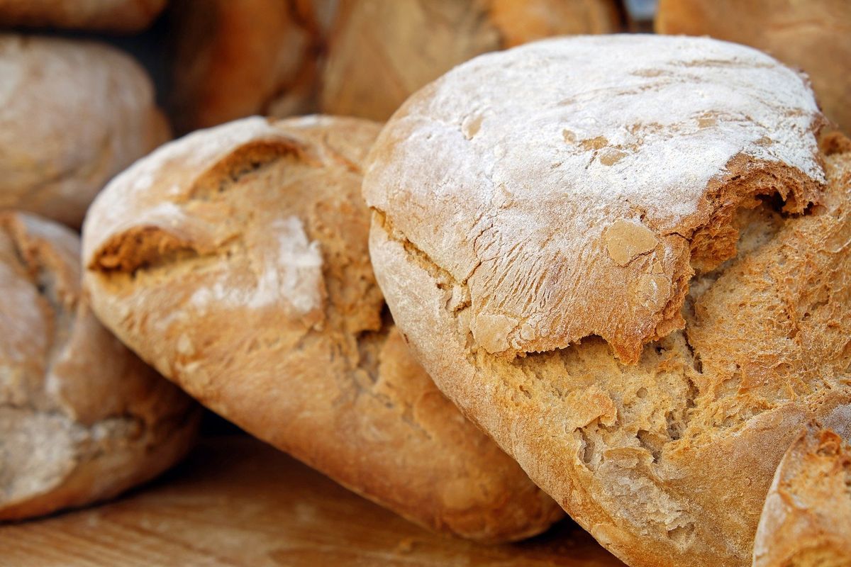 Jak upiec chleb w domu? Przepis na domowy chleb i garść porad