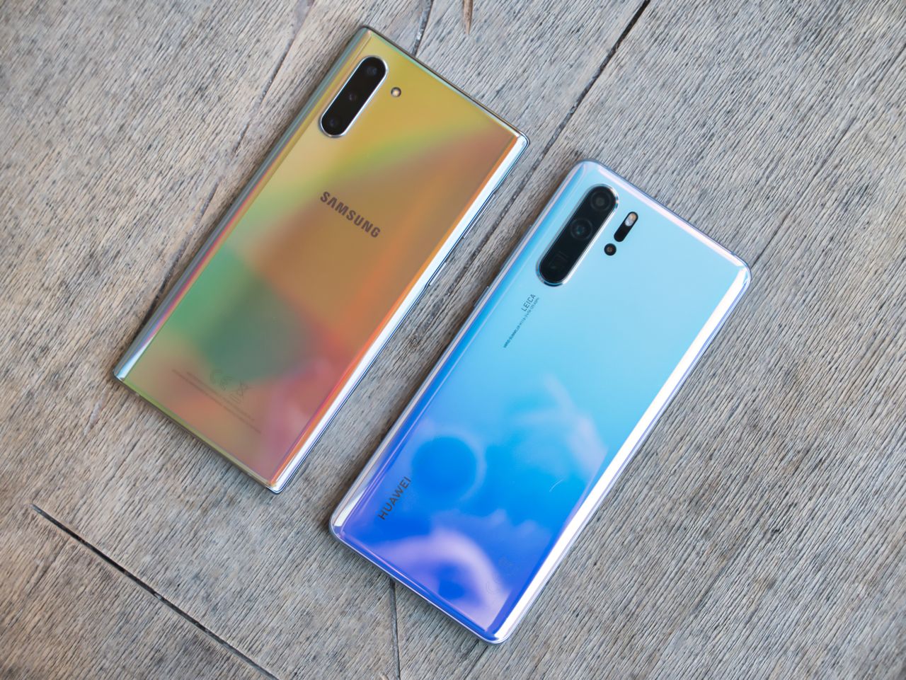 Galaxy Note10 jest mniejszy niż Huawei P30 Pro