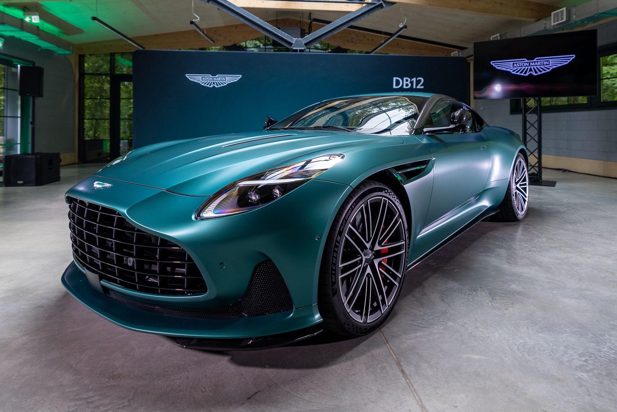 Aston Martin DB12 – polska premiera