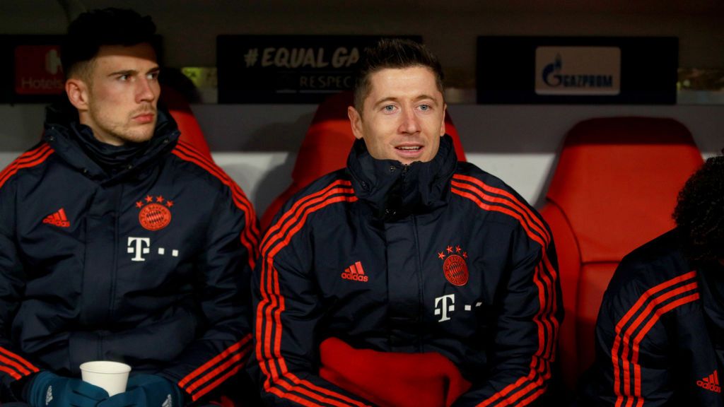 Zdjęcie okładkowe artykułu: Getty Images / Adam Pretty/Bongarts / Na zdjęciu w środku: Robert Lewandowski na ławce Bayernu
