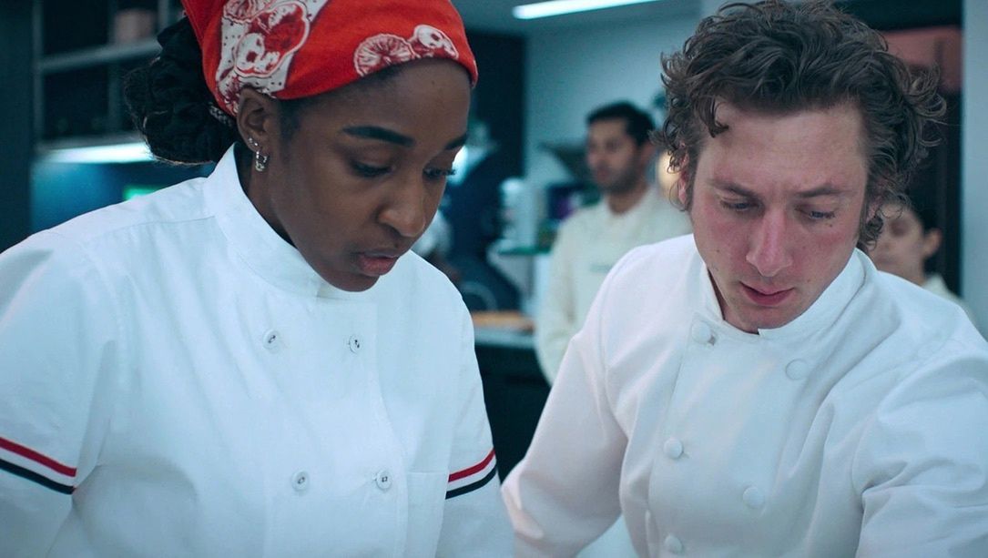 Ayo Edebiri and Jeremy Allen White in "The Bear"