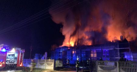Śląskie. Pożar remizy OSP w Raczkowicach. Samochód uratowany, ale zniszczenia ogromne