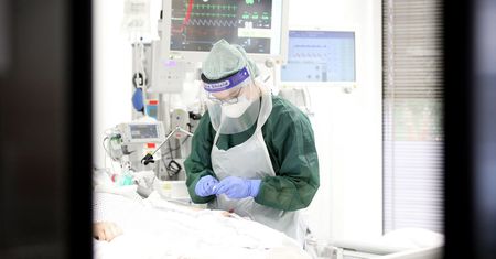 Wstrząsające wieści z Pomorza. Nie żyje 25-latek. Miał COVID-19