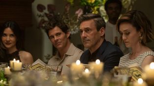 Mniej niż miesiąc zostało do premiery 2. sezonu „wciągającego” thrillera Apple TV z Jonem Hammem. Pierwszą serię Znajomych i sąsiadów poleca 82% widzów