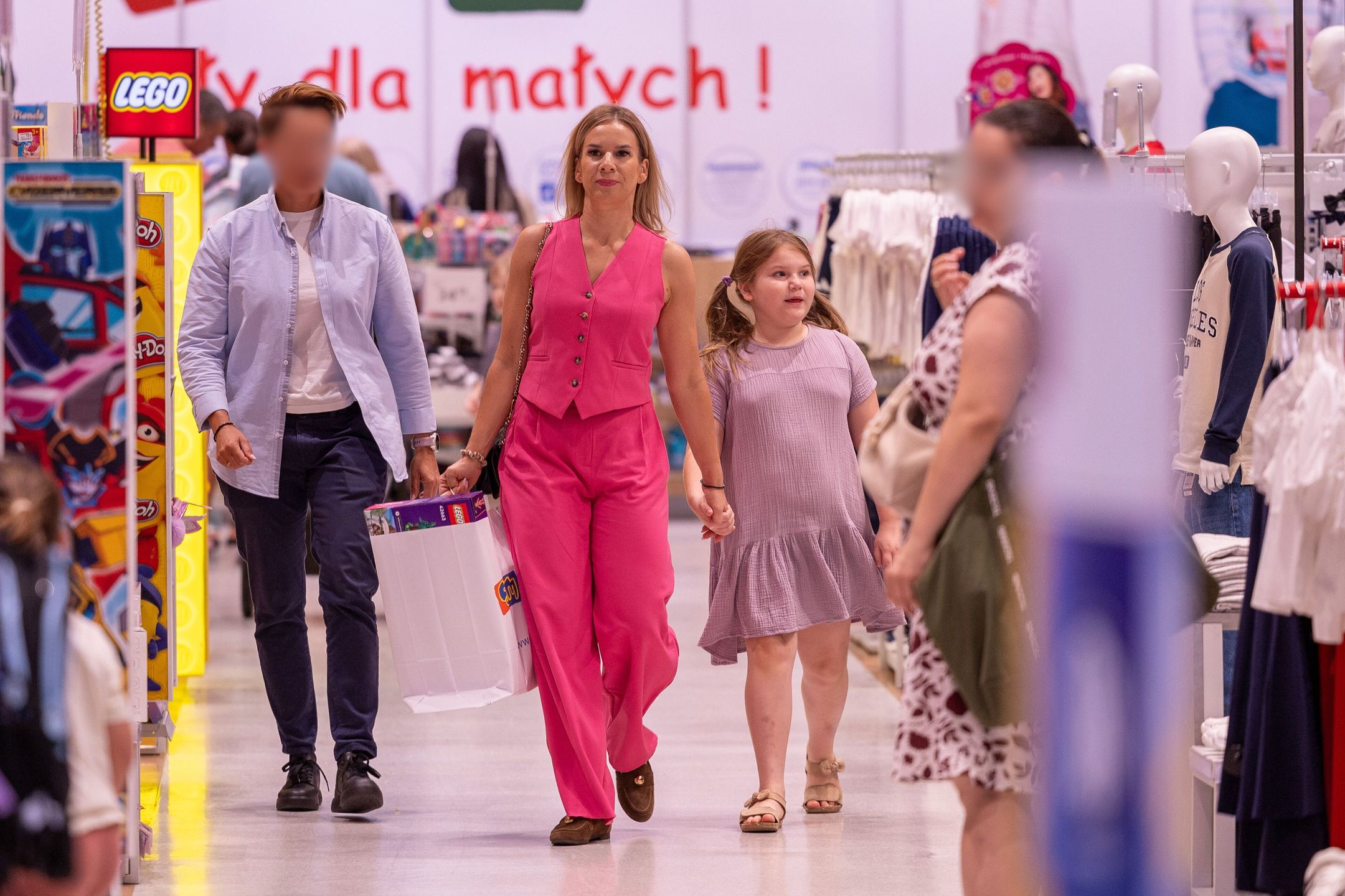 Marta i Kasia Nawrockie na zakupach