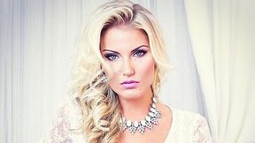 Trzy miesiące temu urodziła dziecko. Żona mistrza IO chwali się płaskim brzuchem