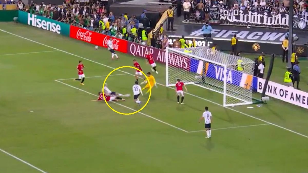 Twitter / DAZN Football / akcja bramkowa na 0:4