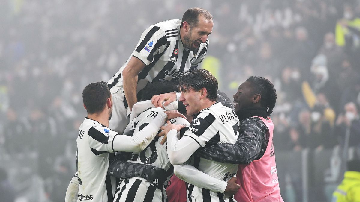 Zdjęcie okładkowe artykułu: PAP/EPA / Alessandro Di Marco / Na zdjęciu: radość piłkarzy Juventusu