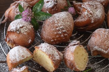 Niemcy hurtowo smażą w karnawale. Skradnij przepis i zaskocz wszystkich mięciutkimi pączkami