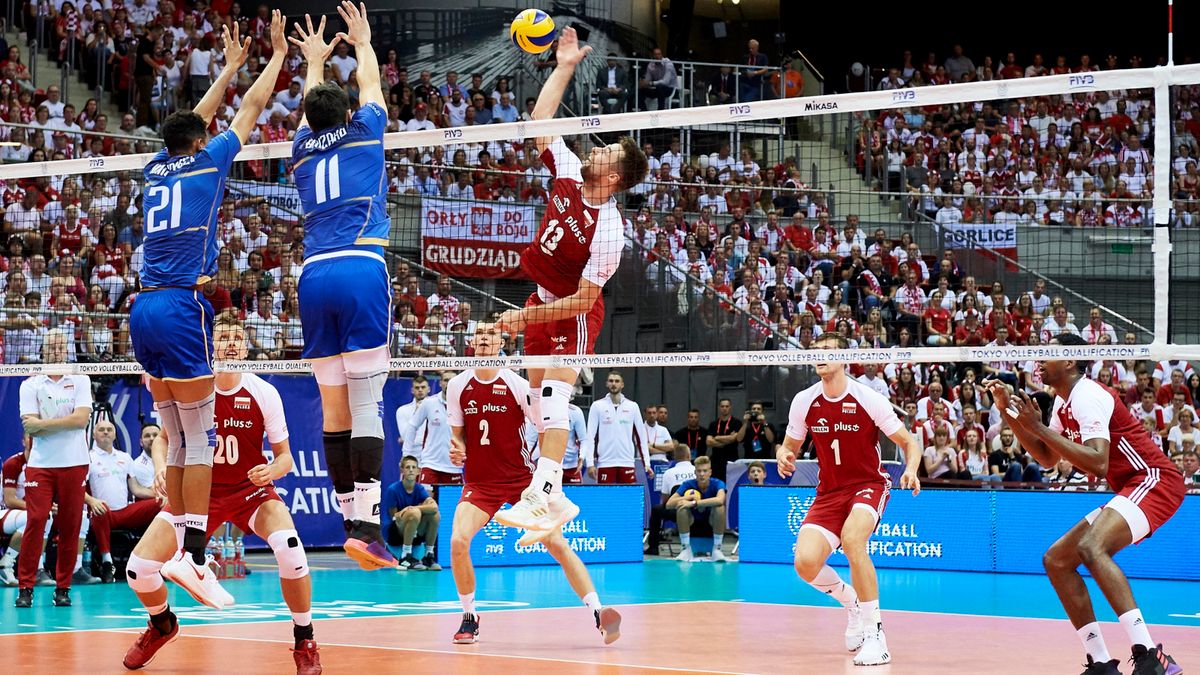 PAP / Adam Warżawa / Na zdjęciu: Polak Michał Kubiak (w środku) oraz Barthelemy Chinenyeze (z lewej) i Antoine Brizard (drugi z lewej) z Francji