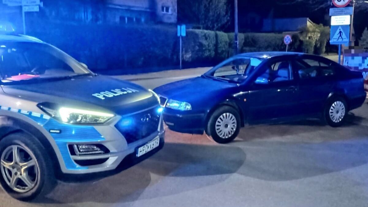 radiowóz, samochód osobowy skoda