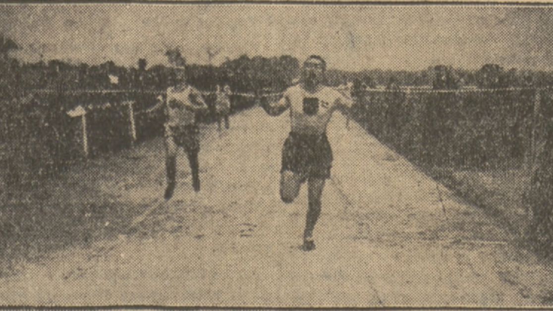 Władysław Ponurski na finiszu fot. Przegląd Sportowy nr 108/1936