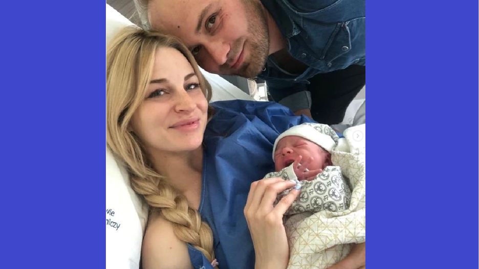 Anita Szydłowska z mężem Adrianem i córeczką tuż po porodzie