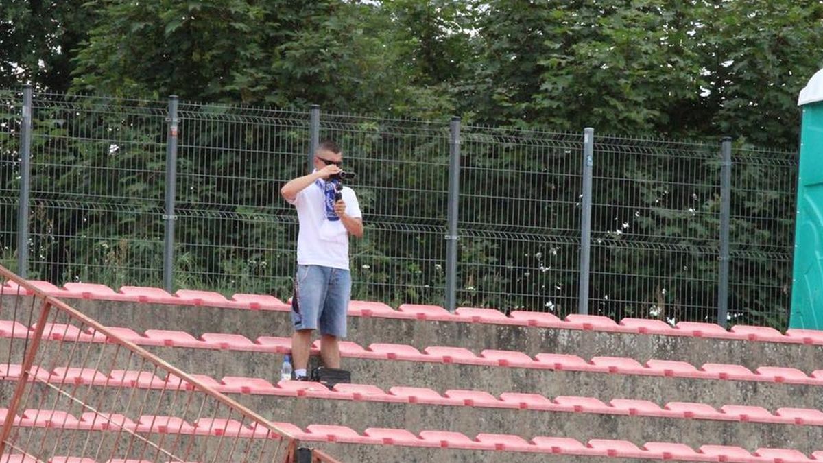 Kibic Unii Tarnów na meczu w Gnieźnie