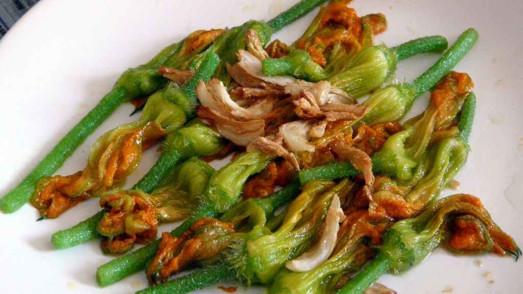 Gotowane kwiaty dyni bez dodatku soli, odsączone