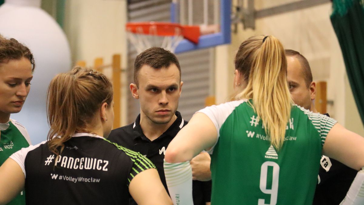 Materiały prasowe / #VolleyWrocław / Na zdjęciu: trener Wojciech Kurczyński