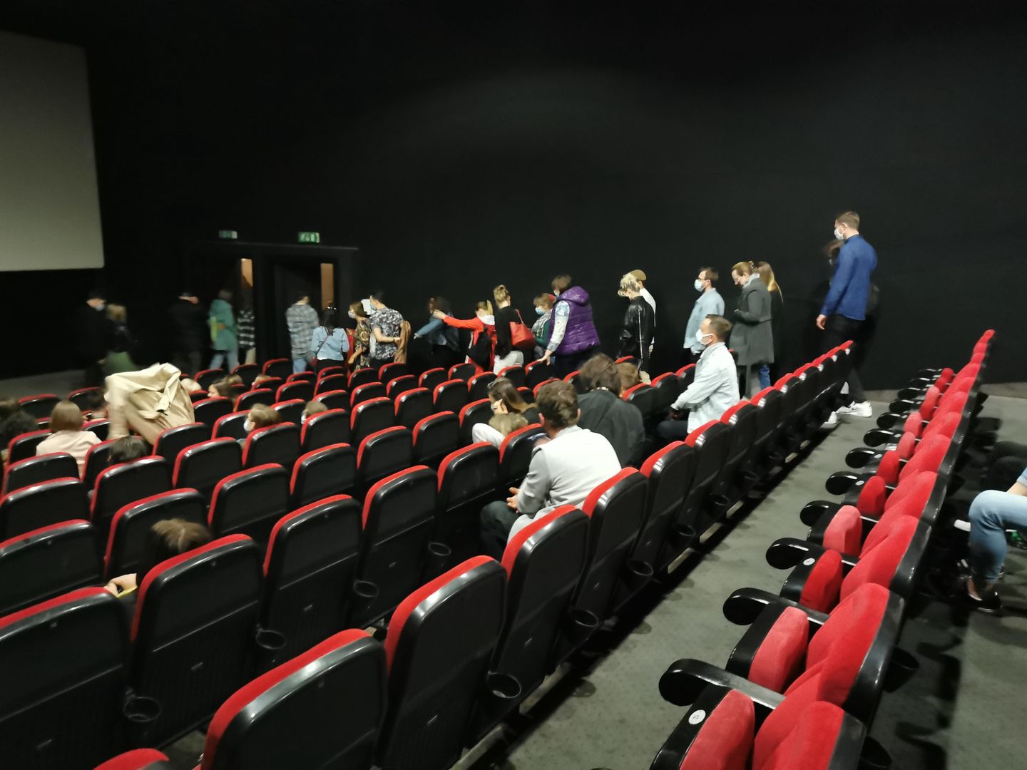 Nowe Obostrzenia. Kinoteka z kompletem widzów