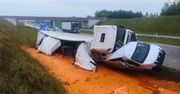 Ciężarówka zderzyła się z busem. Sos pomidorowy na autostradzie