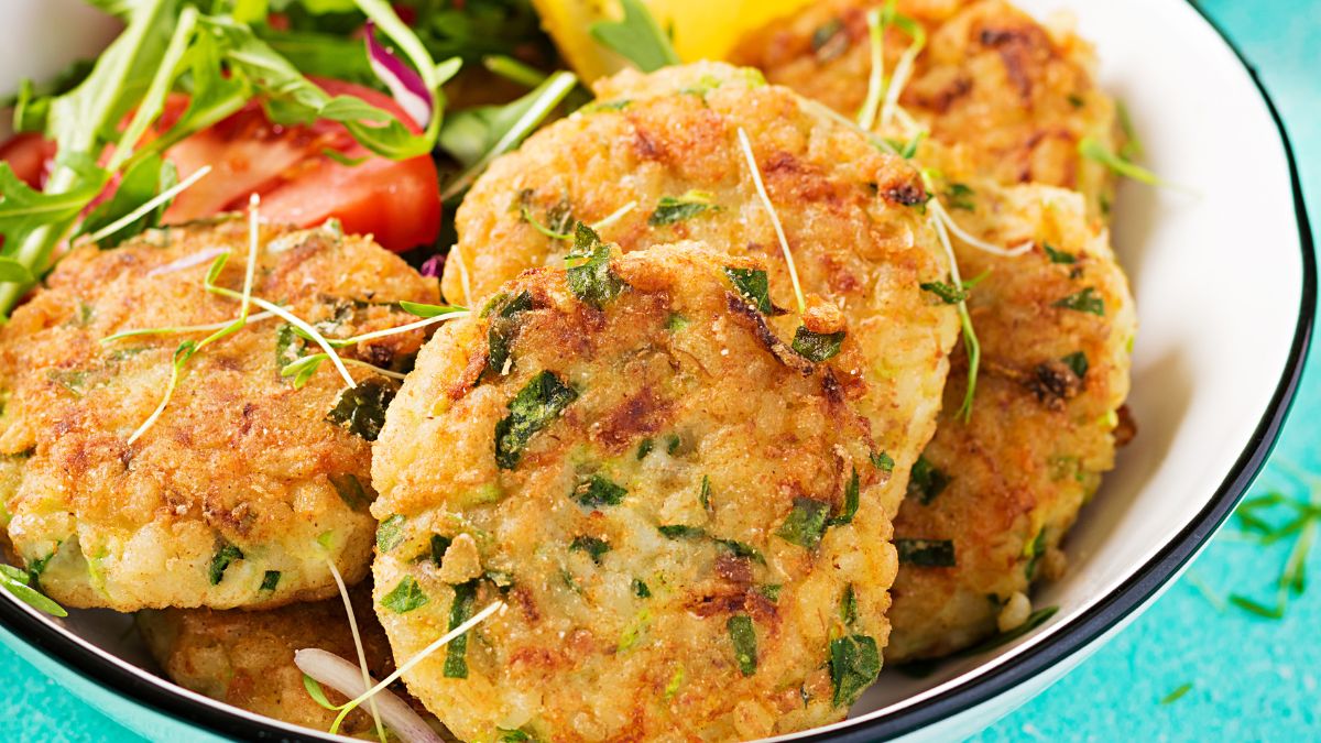 Kotlety z czerstwego chleba są świetne do maczania w sosach