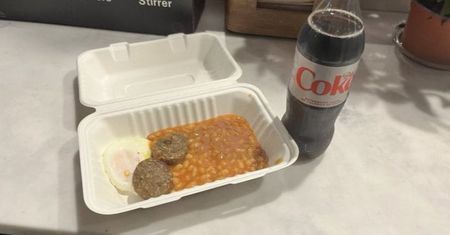 Kupił śniadanie na lotnisku w Dublinie. "Wygląda jak błoto"