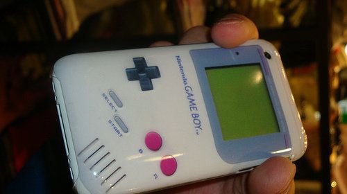 Funkcjonalny jak iPhone, ładny jak GameBoy