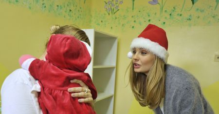 "Na Wspólnej": Małgorzata Socha jako pomocnik świętego Mikołaja