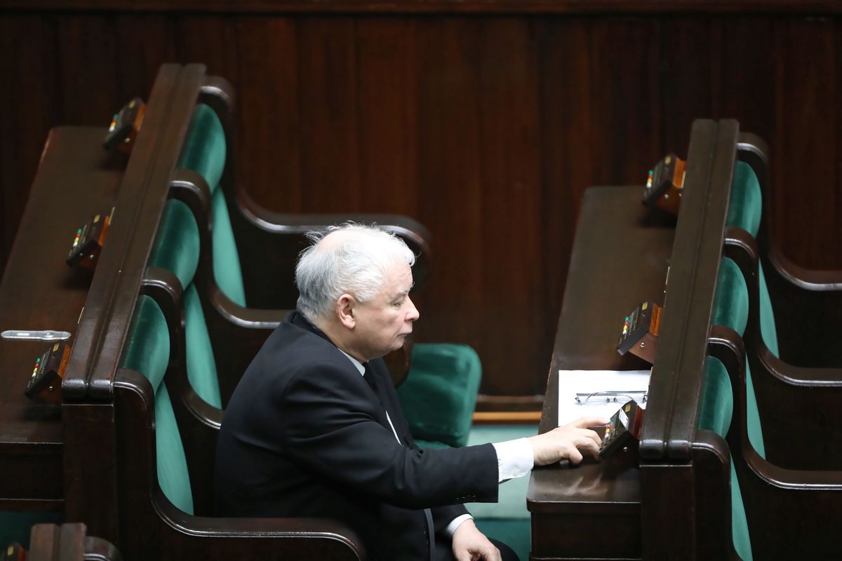 PiS przegrało głosowanie ws. wyborów. Zadecydował jeden głos - poseł się tłumaczy