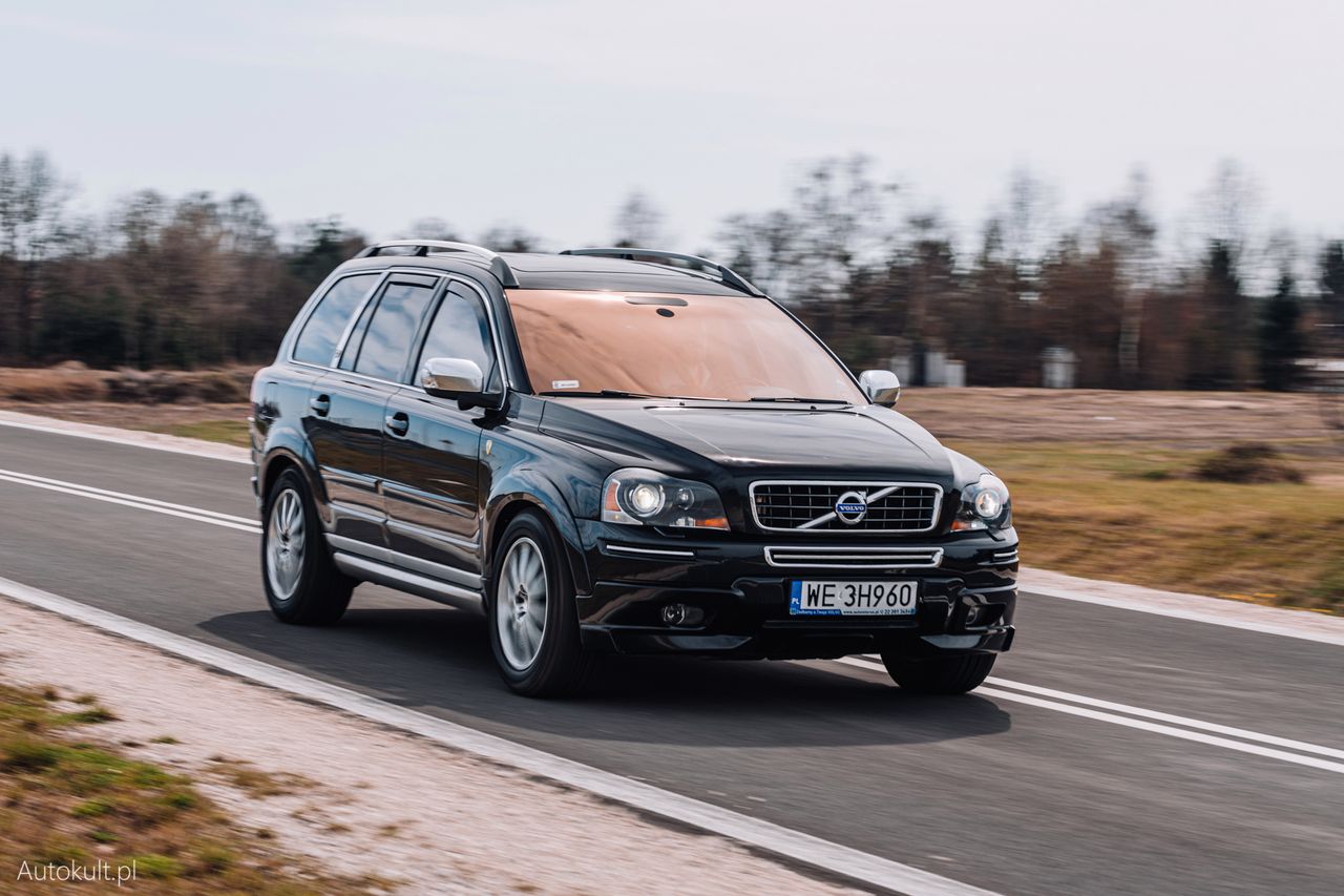 W starym XC90 nie czuć takiej zwartości jak w nowym, pomimo sportowego zawieszenia