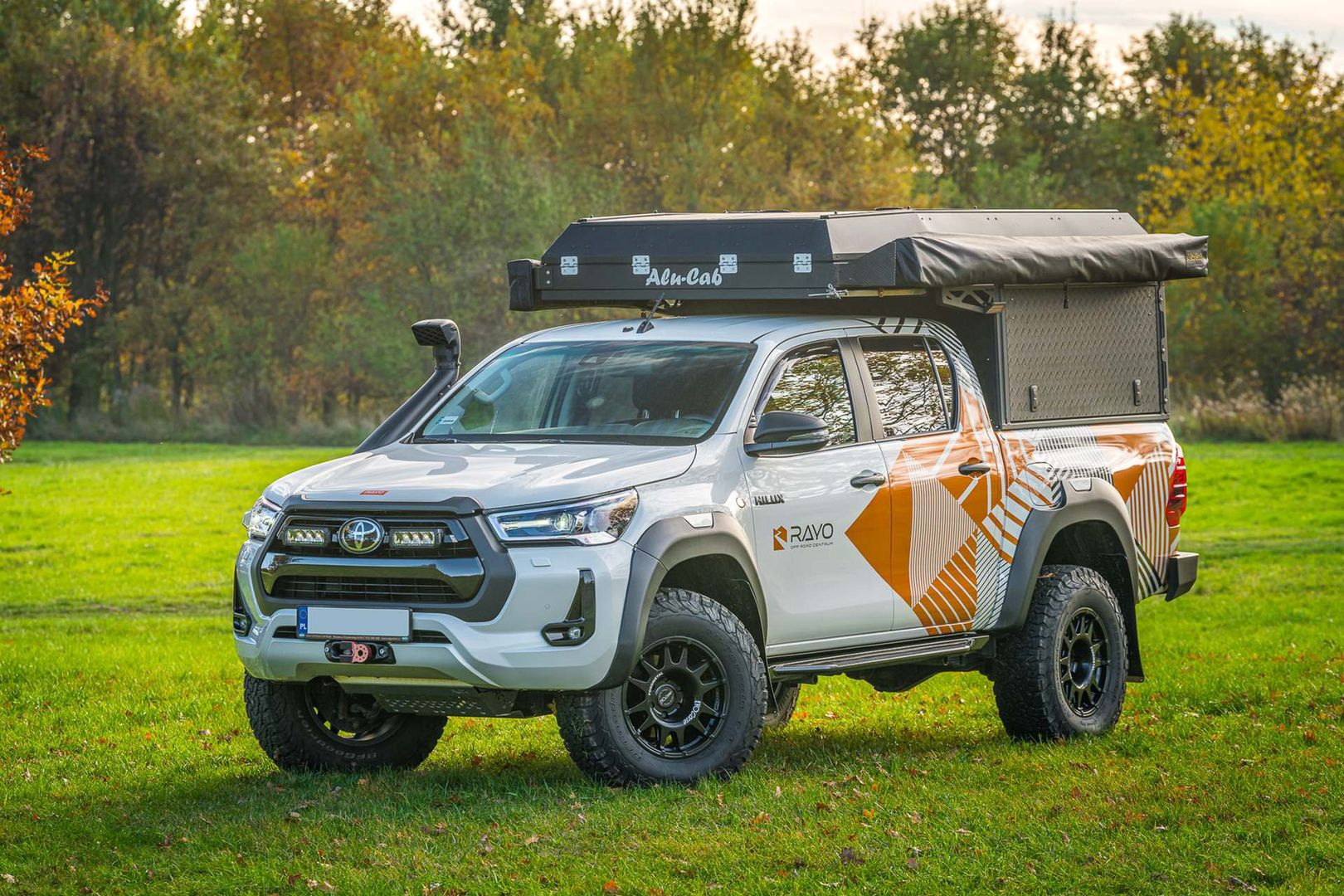 Toyota Hilux by Rayo Off Road Centrum