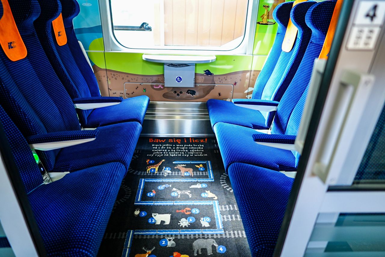 PKP Intercity odebrało zmodernizowane wagony od FPS Cegielski
